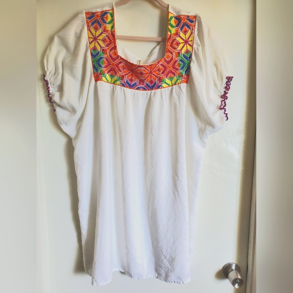 Color stiched white tunic